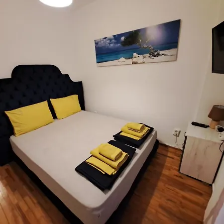 Max Lux The One Peraía